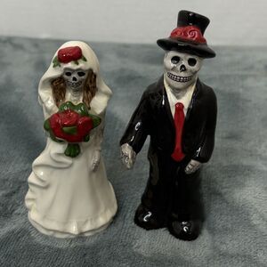 Cracker Barrel Exclusive Stoneware Salt & Pepper Set Wedding Couple Halloween
